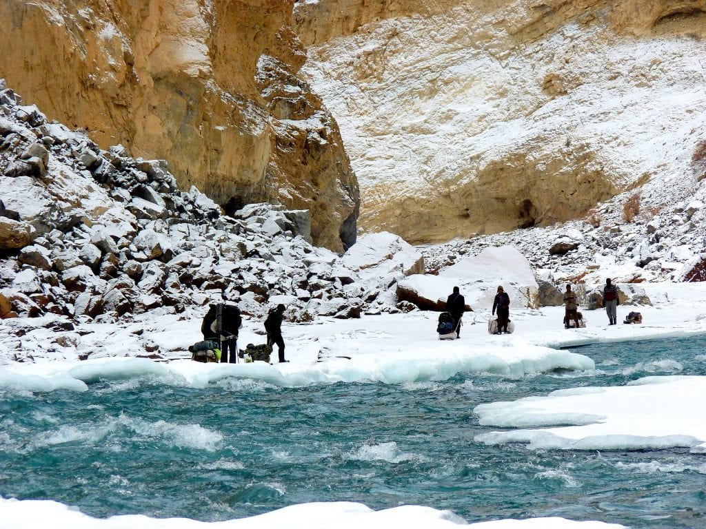 Gushing_blue_water_in_Chadar_trek-wikimedia-1024×768